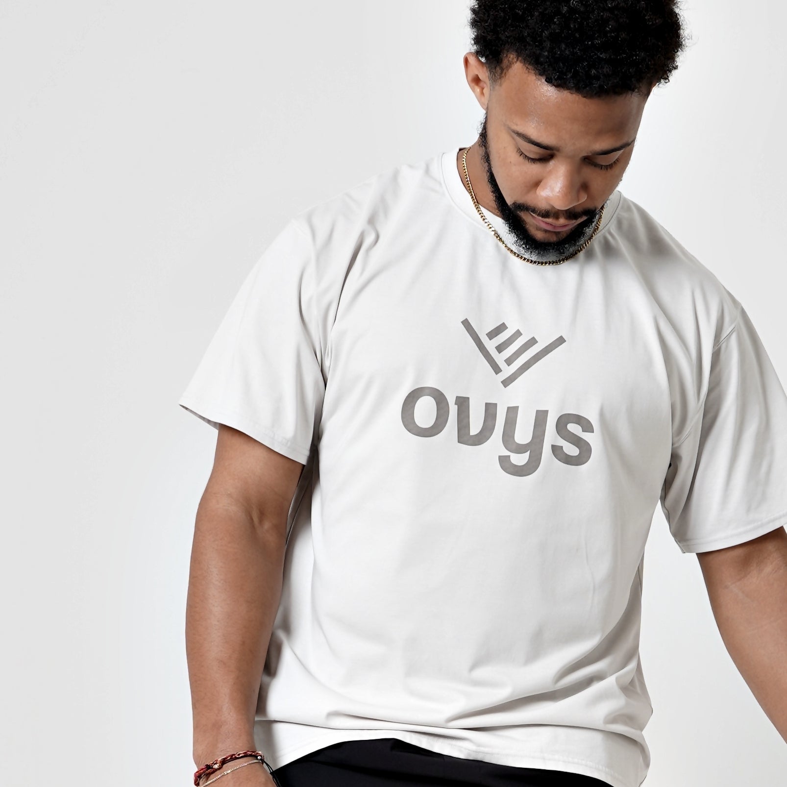 メンズ【ovys公式】ベーシックロゴTシャツ／BASIC LOGO SS TEE – ovys