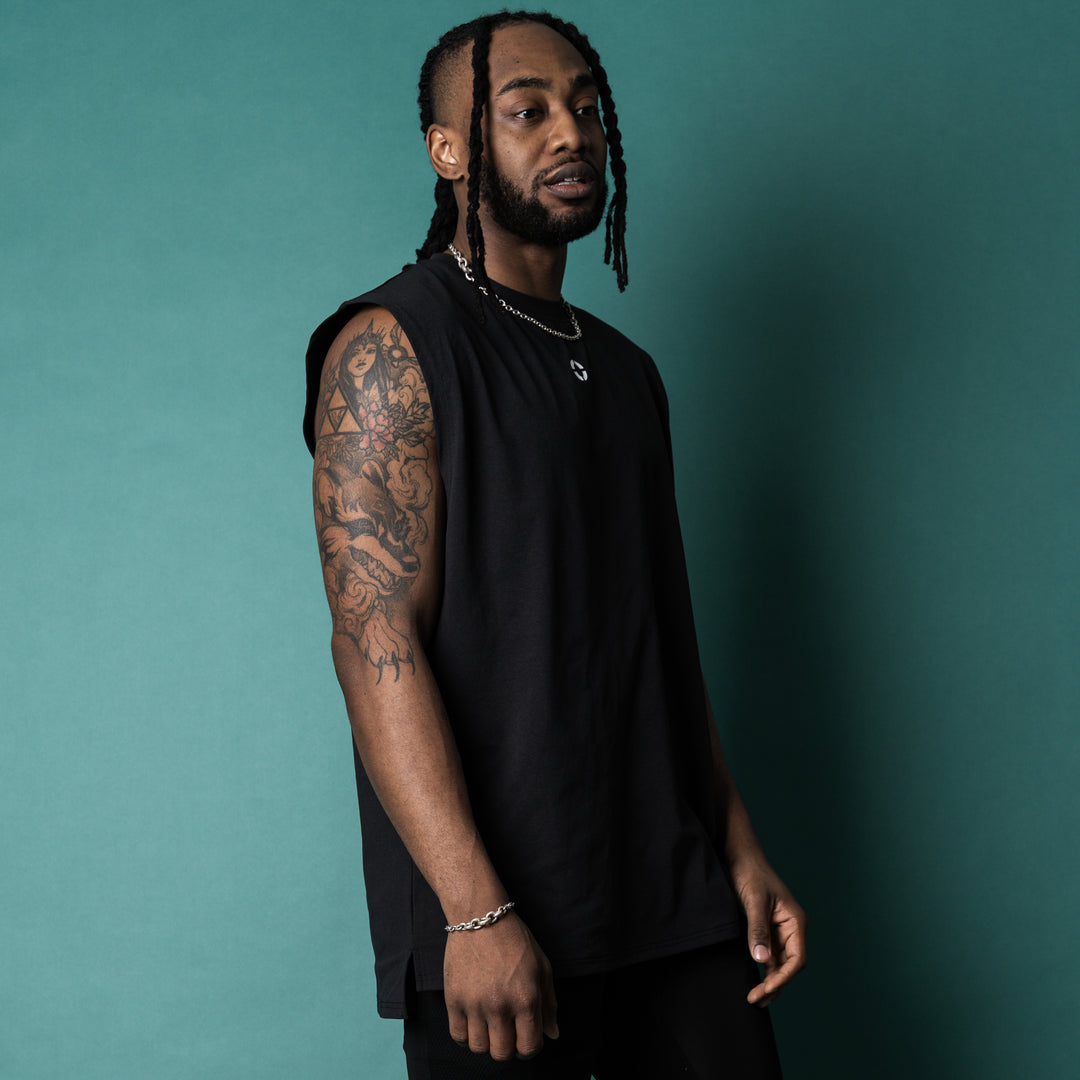 【3/13(金)発売】QUAD LOGO META EASY SLEEVELESS SHIRT