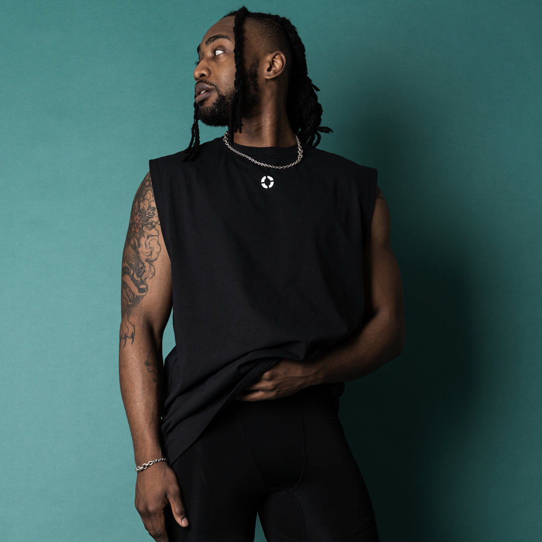 【3/13(金)発売】QUAD LOGO META EASY SLEEVELESS SHIRT