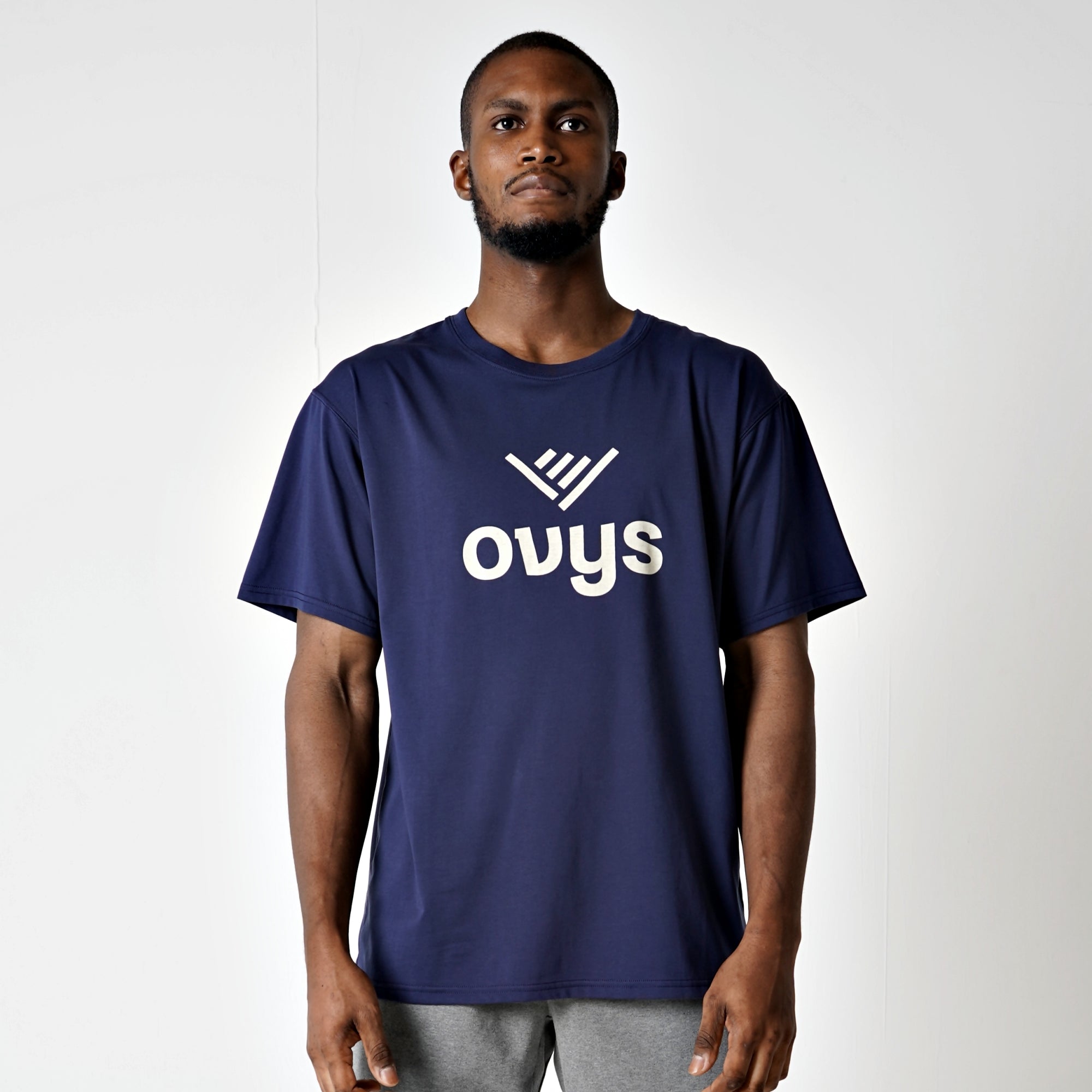 メンズ【ovys公式】ベーシックロゴTシャツ／BASIC LOGO SS TEE – ovys