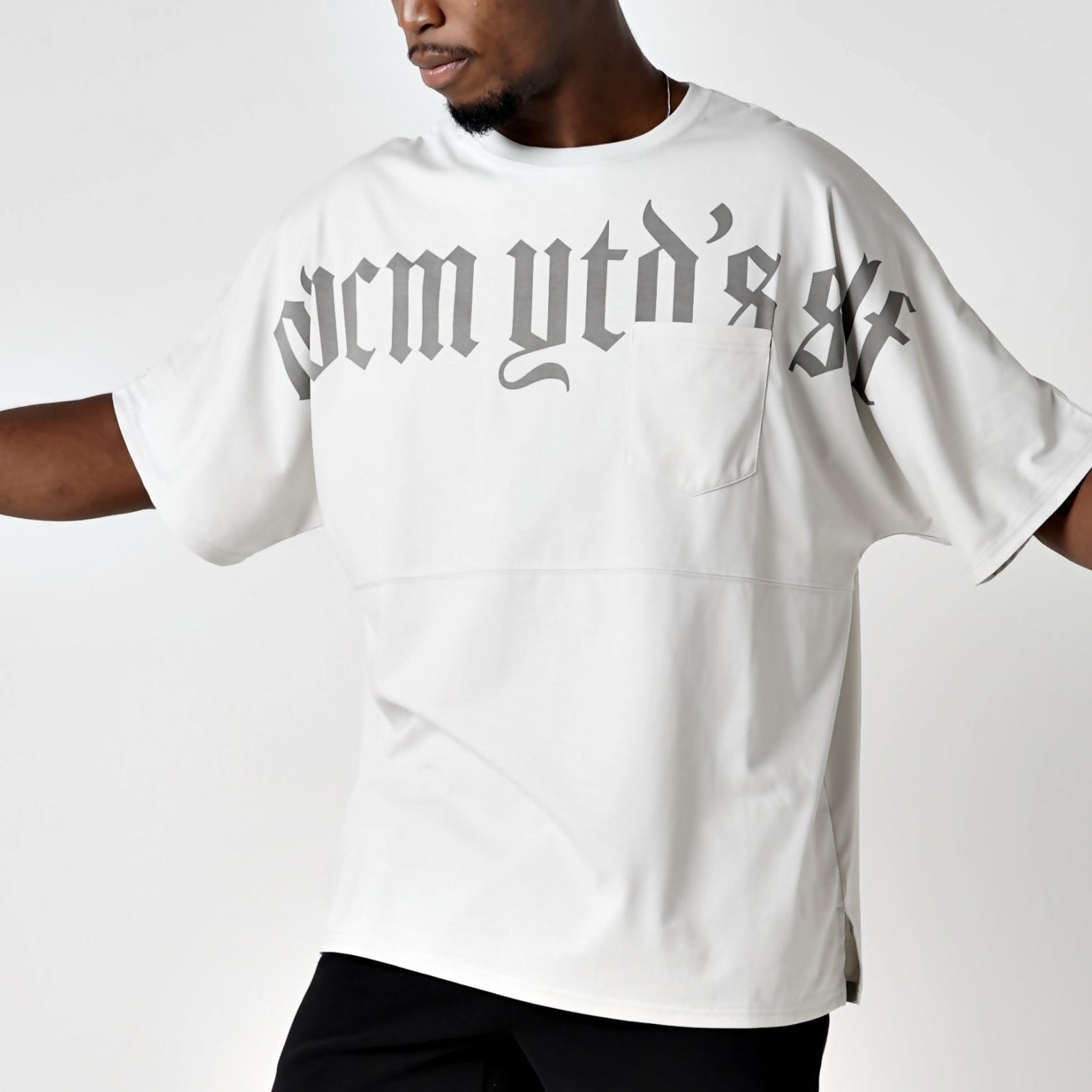 メンズ【ovys公式】ブラックレターオーバーサイズポケットTシャツ