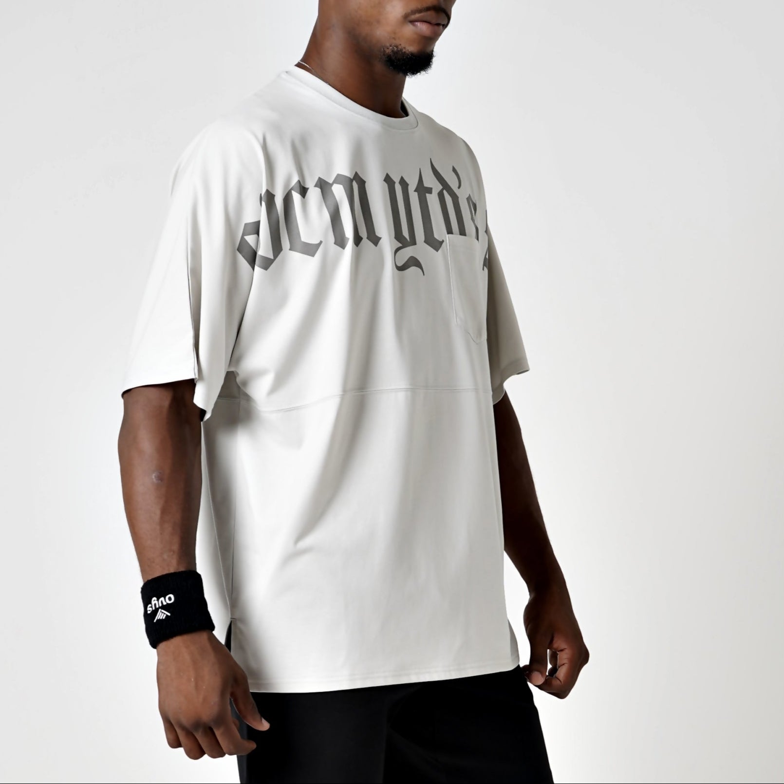 メンズ【ovys公式】ブラックレターオーバーサイズポケットTシャツ