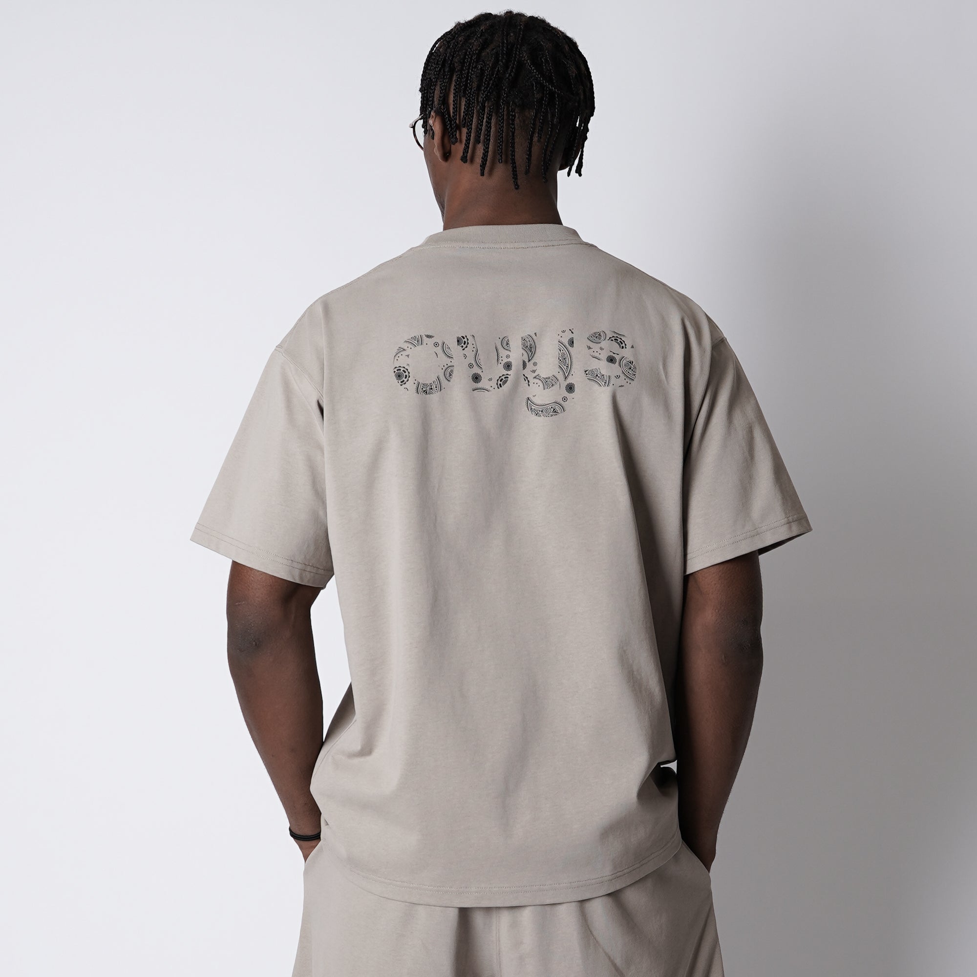 メンズ【ovys公式】ペイズリーロゴ コットンTシャツ – ovys