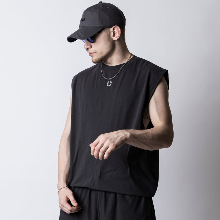 【6/12(金)発売】META DRY TUCK IN SLEEVELESS SHIRT