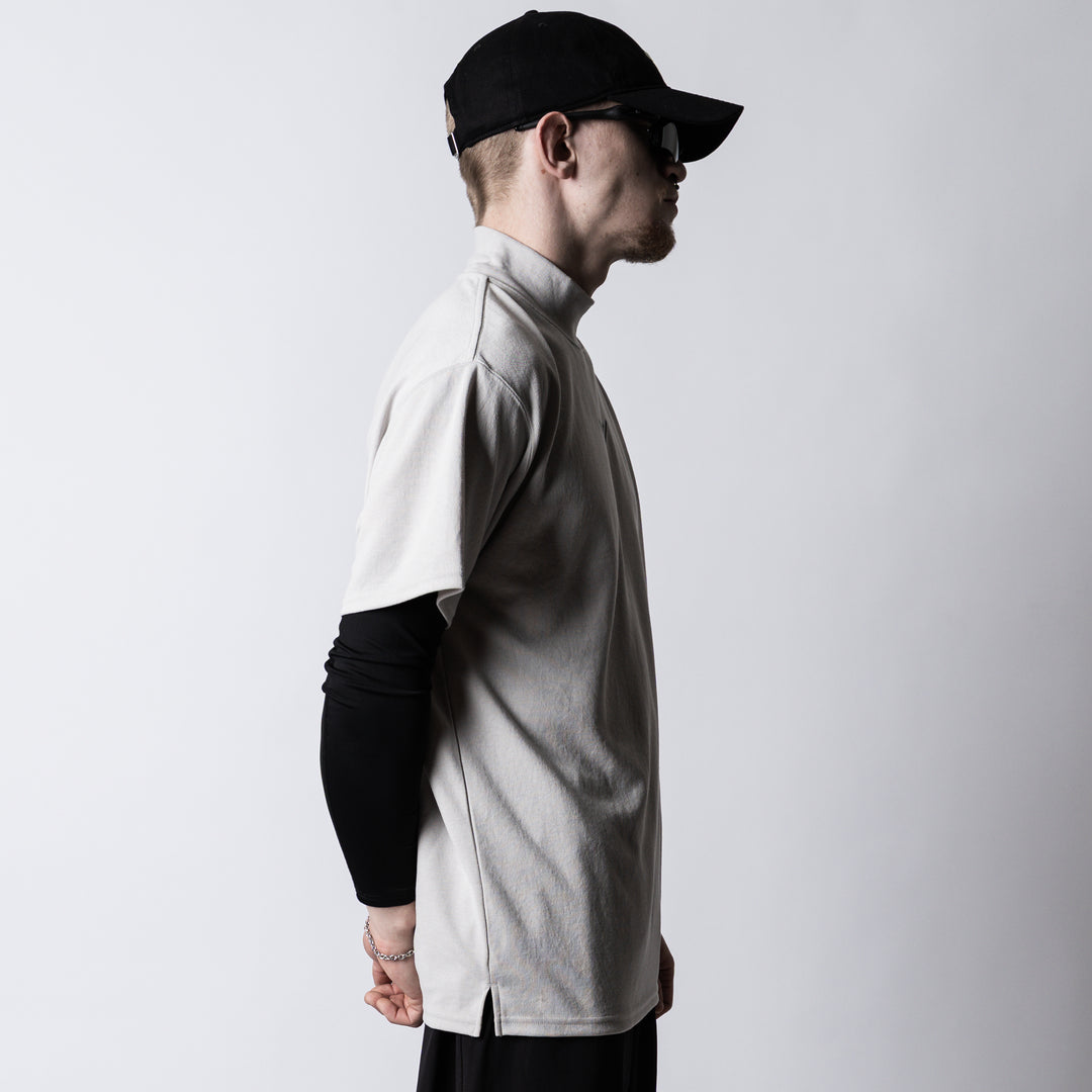 HAND SIGN LOGO HIGH NECK BACK MESH SS TEE