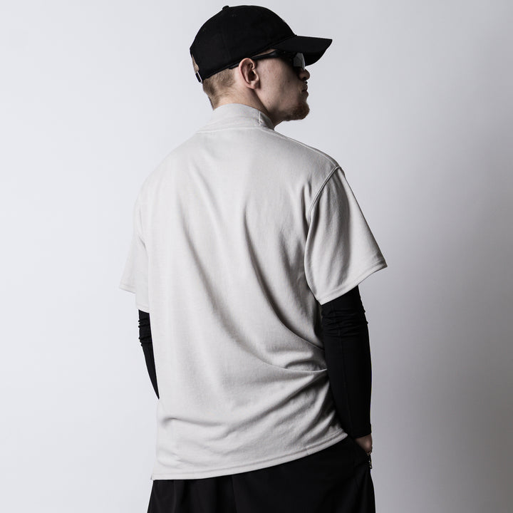 HAND SIGN LOGO HIGH NECK BACK MESH SS TEE