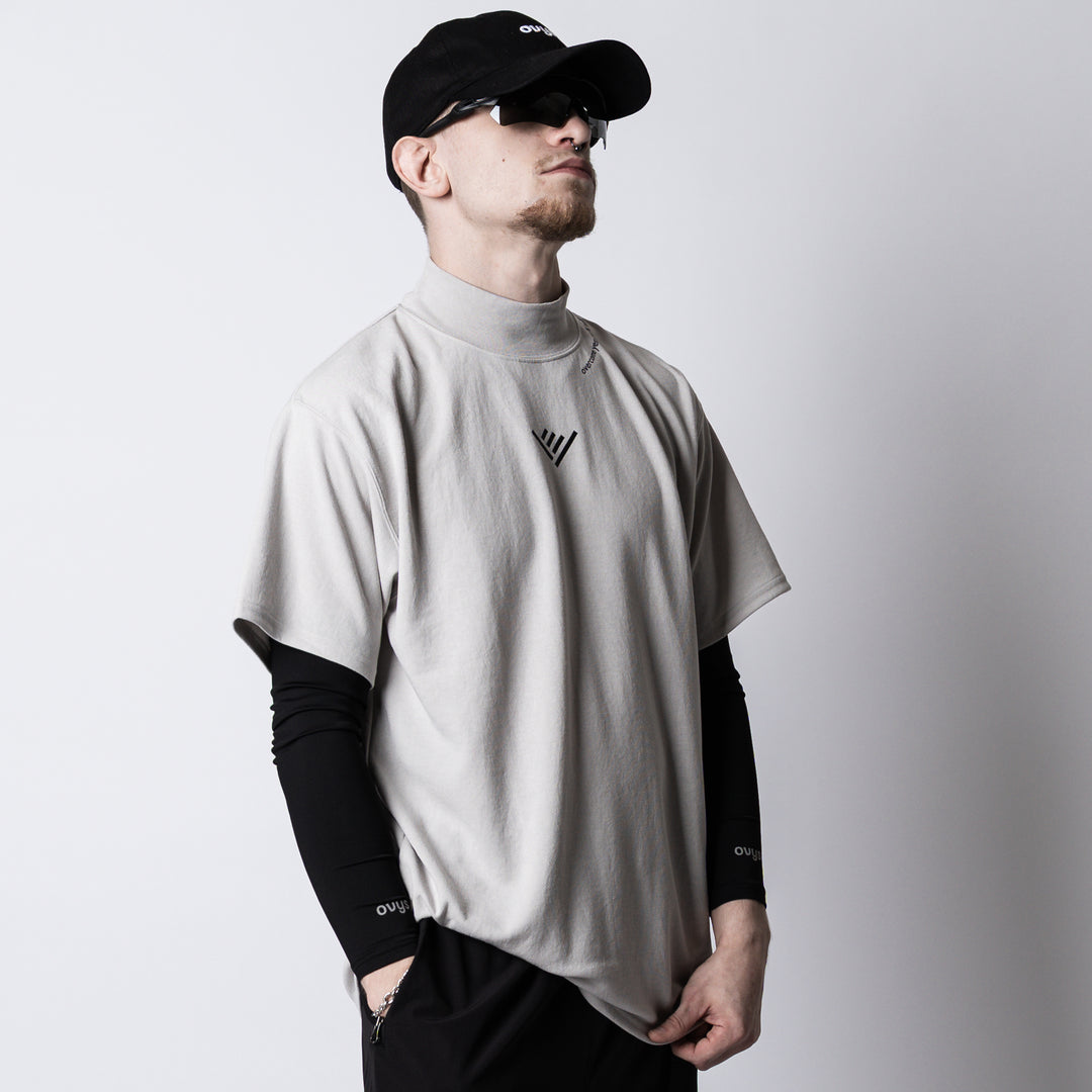 HAND SIGN LOGO HIGH NECK BACK MESH SS TEE