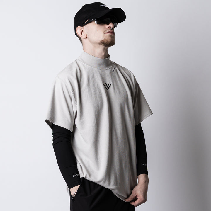HAND SIGN LOGO HIGH NECK BACK MESH SS TEE