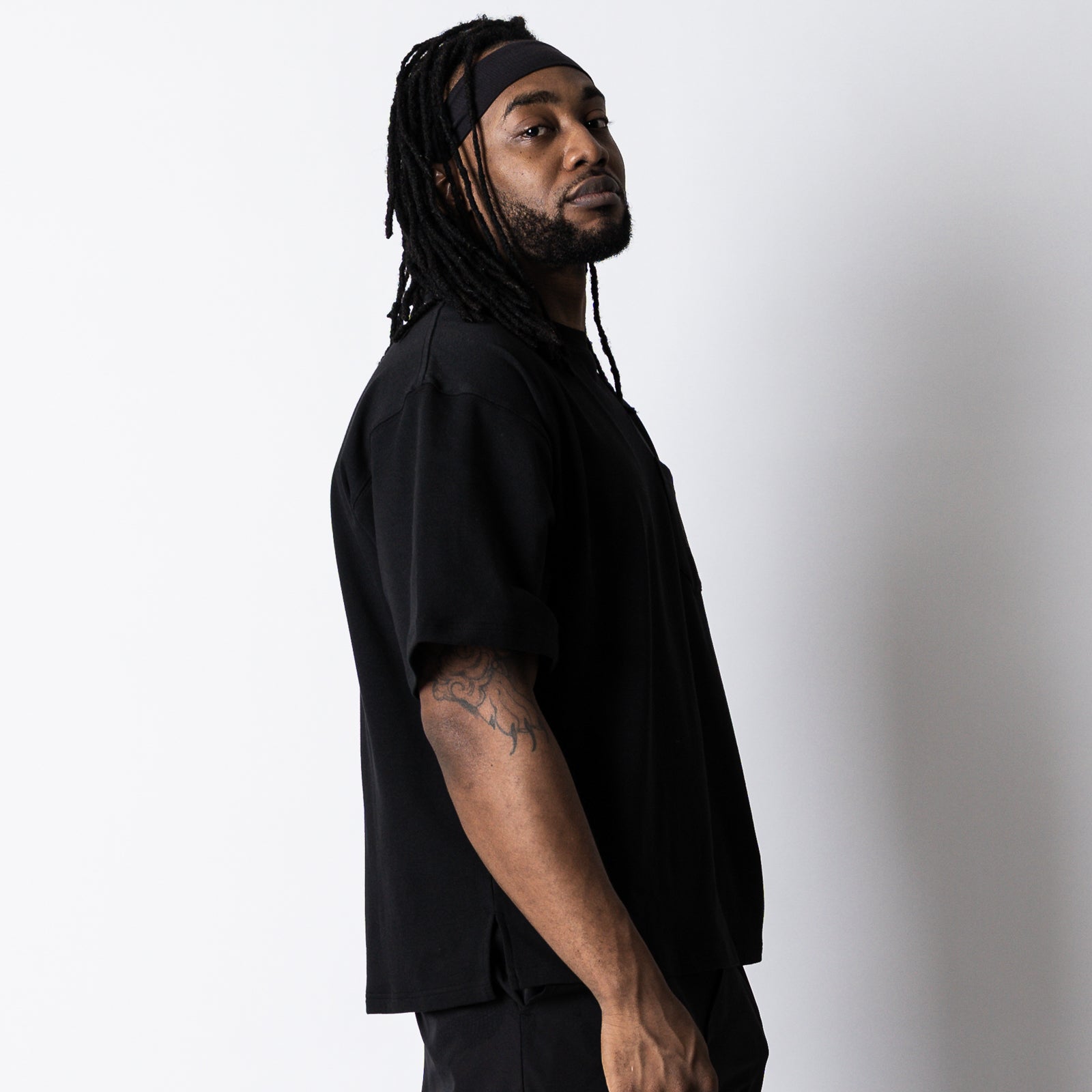 CALEE × ovys LOGO C-MESH OVERSIZED PKT SS TEE – ovys(オーヴィーズ)
