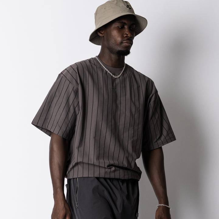 【8/7発売】STRIPE META DRY OVERSIZED TUCK IN SS TEE