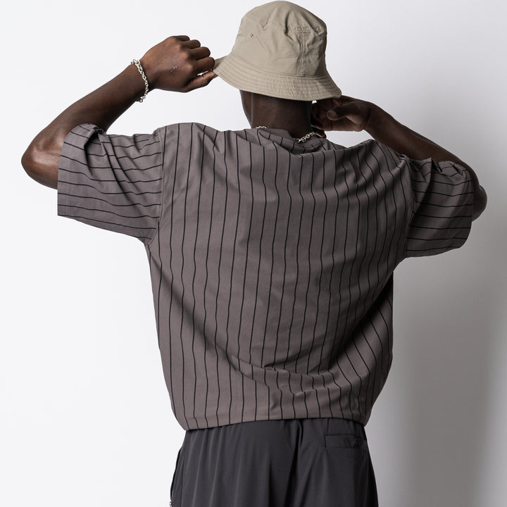 【8/7発売】STRIPE META DRY OVERSIZED TUCK IN SS TEE