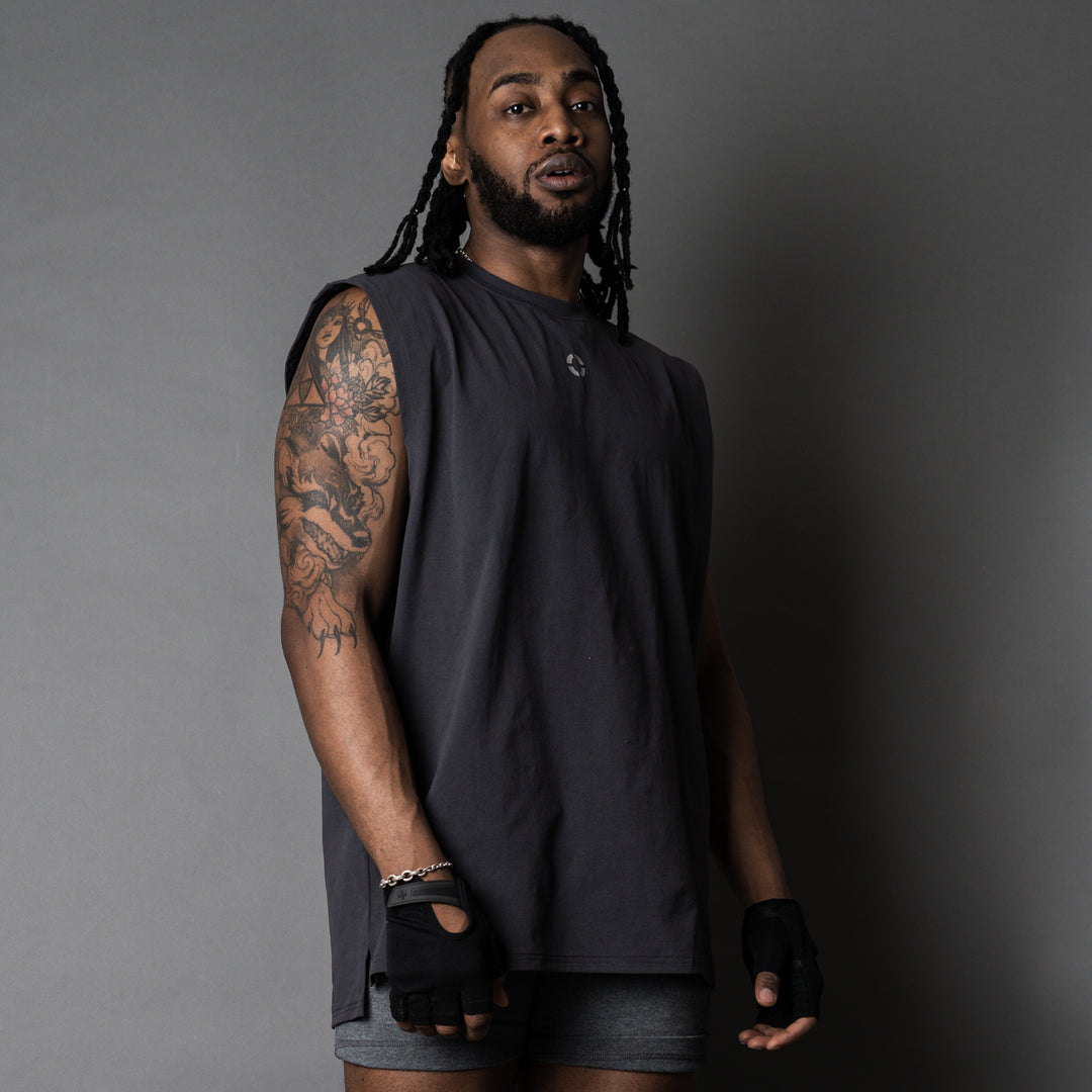 【3/13(金)発売】QUAD LOGO META EASY SLEEVELESS SHIRT