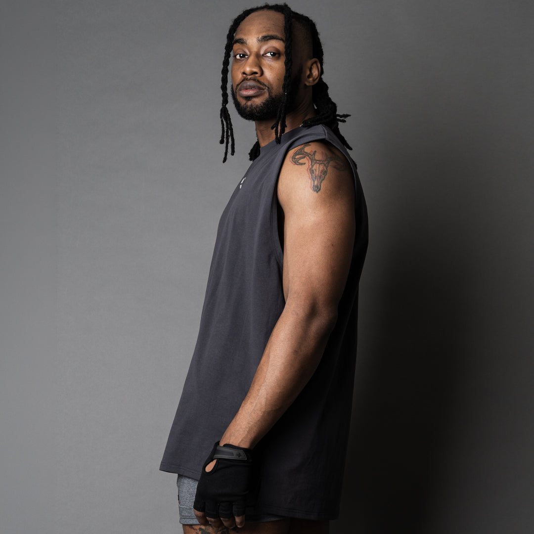 【3/13(金)発売】QUAD LOGO META EASY SLEEVELESS SHIRT