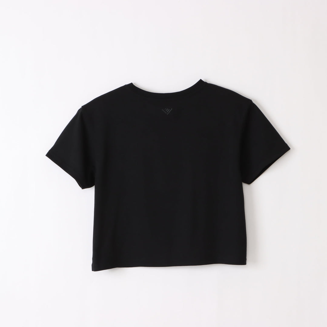 レディースミニロゴバックメッッシュクロップドTシャツのBLACKの平置き画像です