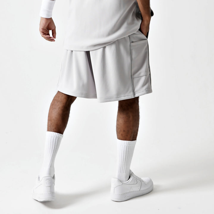 マルチドライメッシュショートパンツのICY WHITEのLサイズの着用画像です