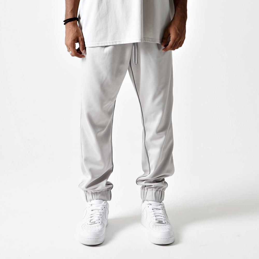エコジャージジョガーパンツのICY WHITEのLサイズの着用画像です