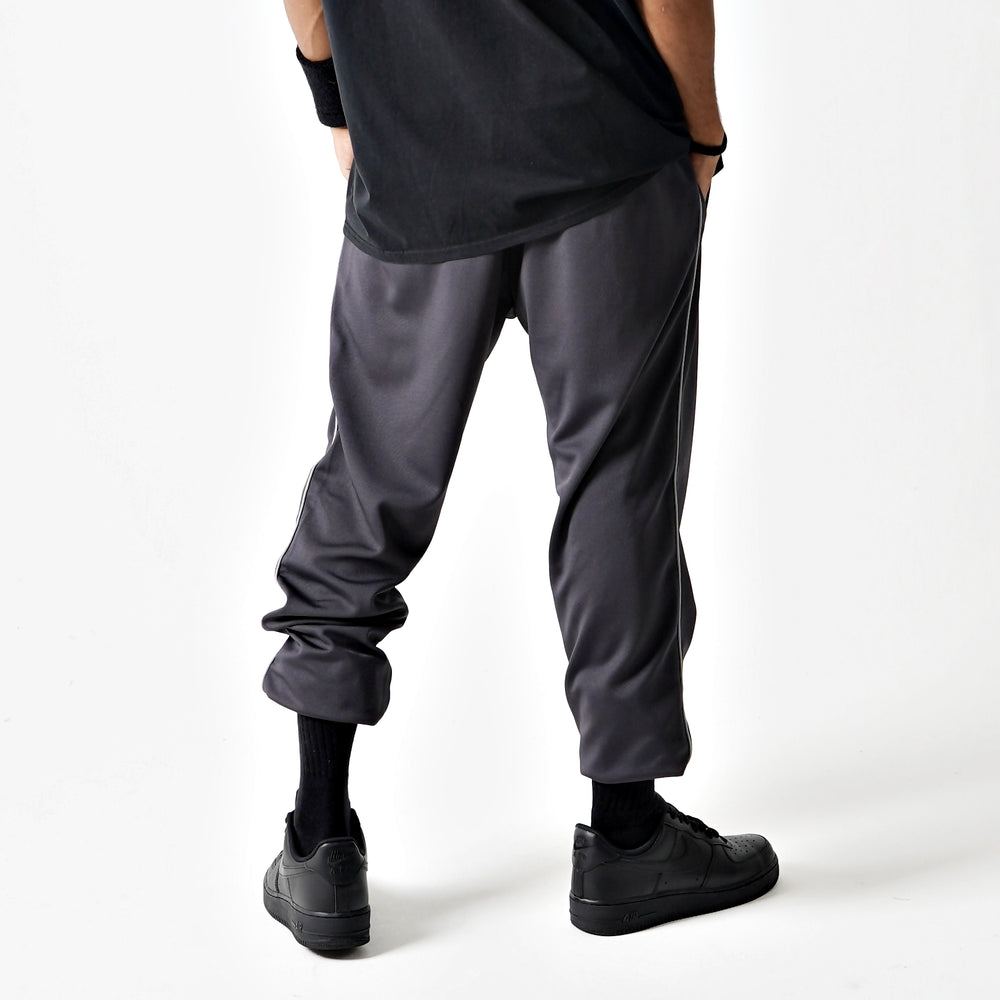 エコジャージジョガーパンツのOFF BLACKのLサイズの着用画像後ろです